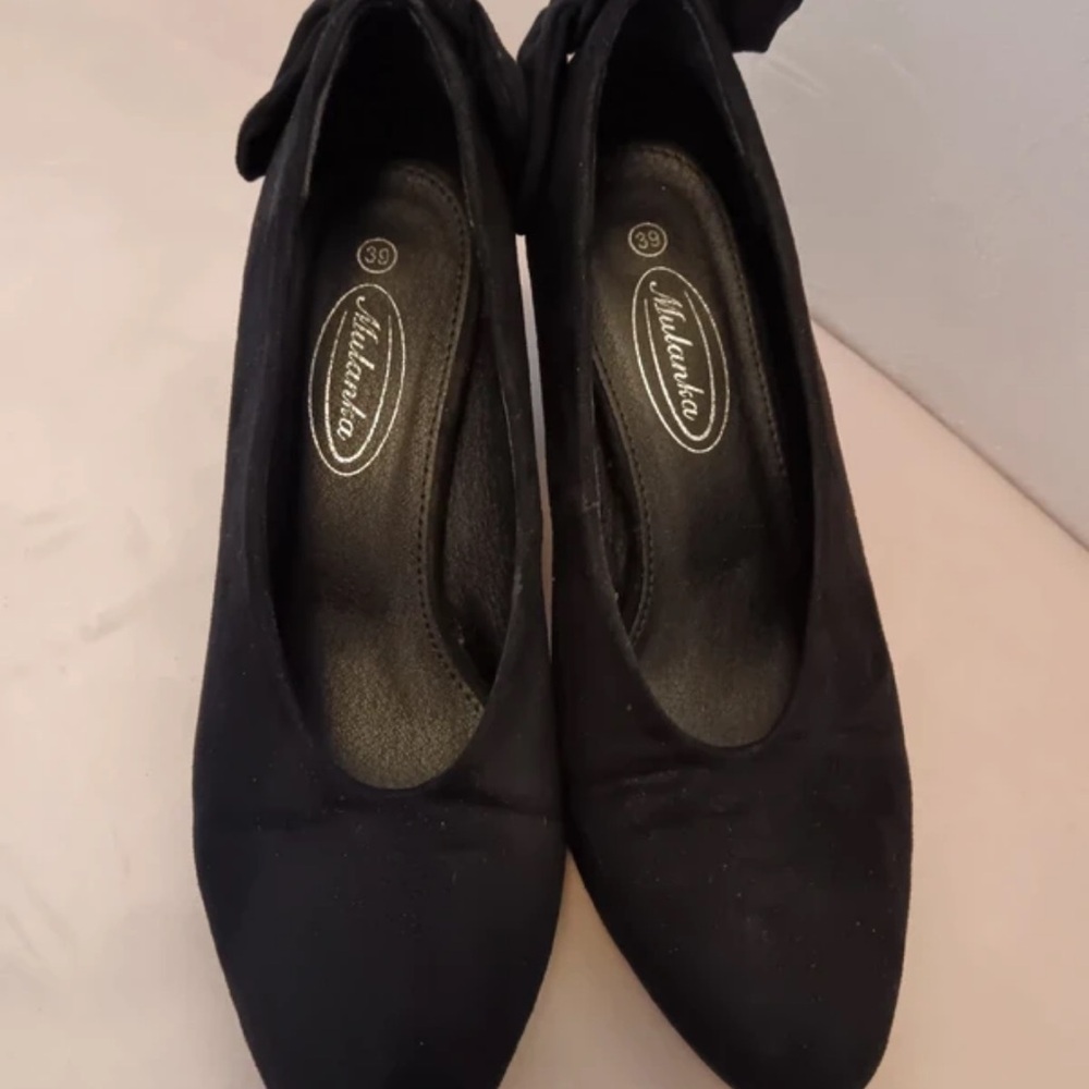 Chic Black Heels by